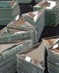 Треугольные зеркальные серебрянные плитки с фацетом